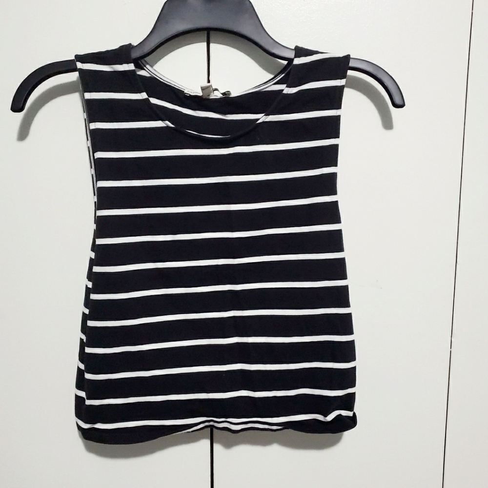 Express Tops | B&W Crop Top